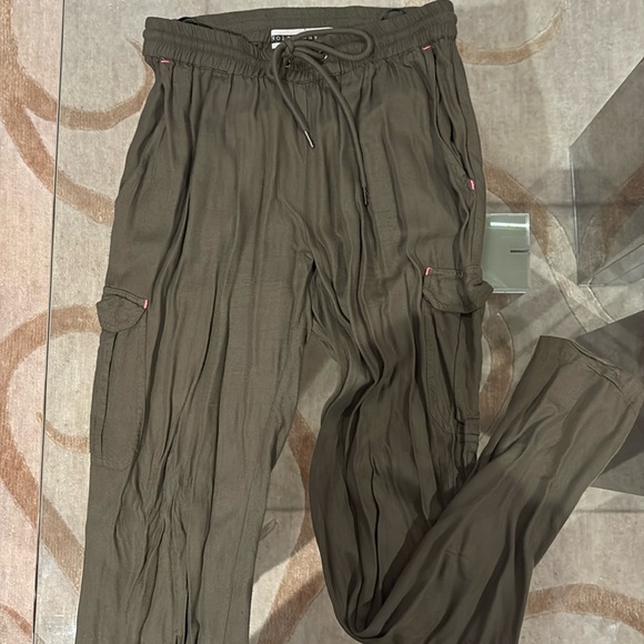Army green pants - Picture 1 of 3